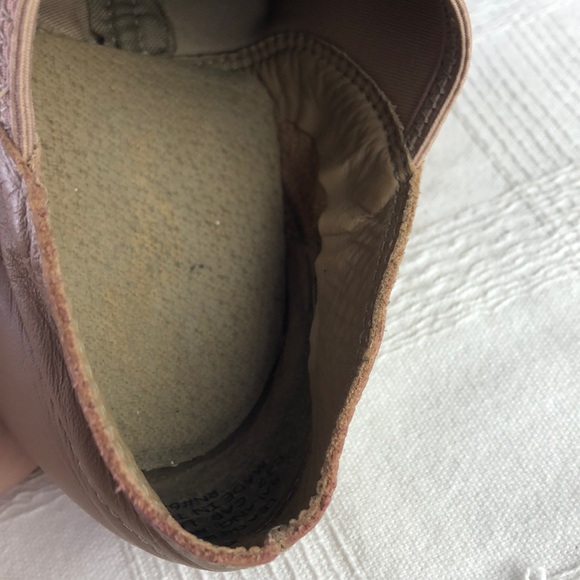 right foot* dance shoe w/ low heel size 10M nude - Picture 4 of 9